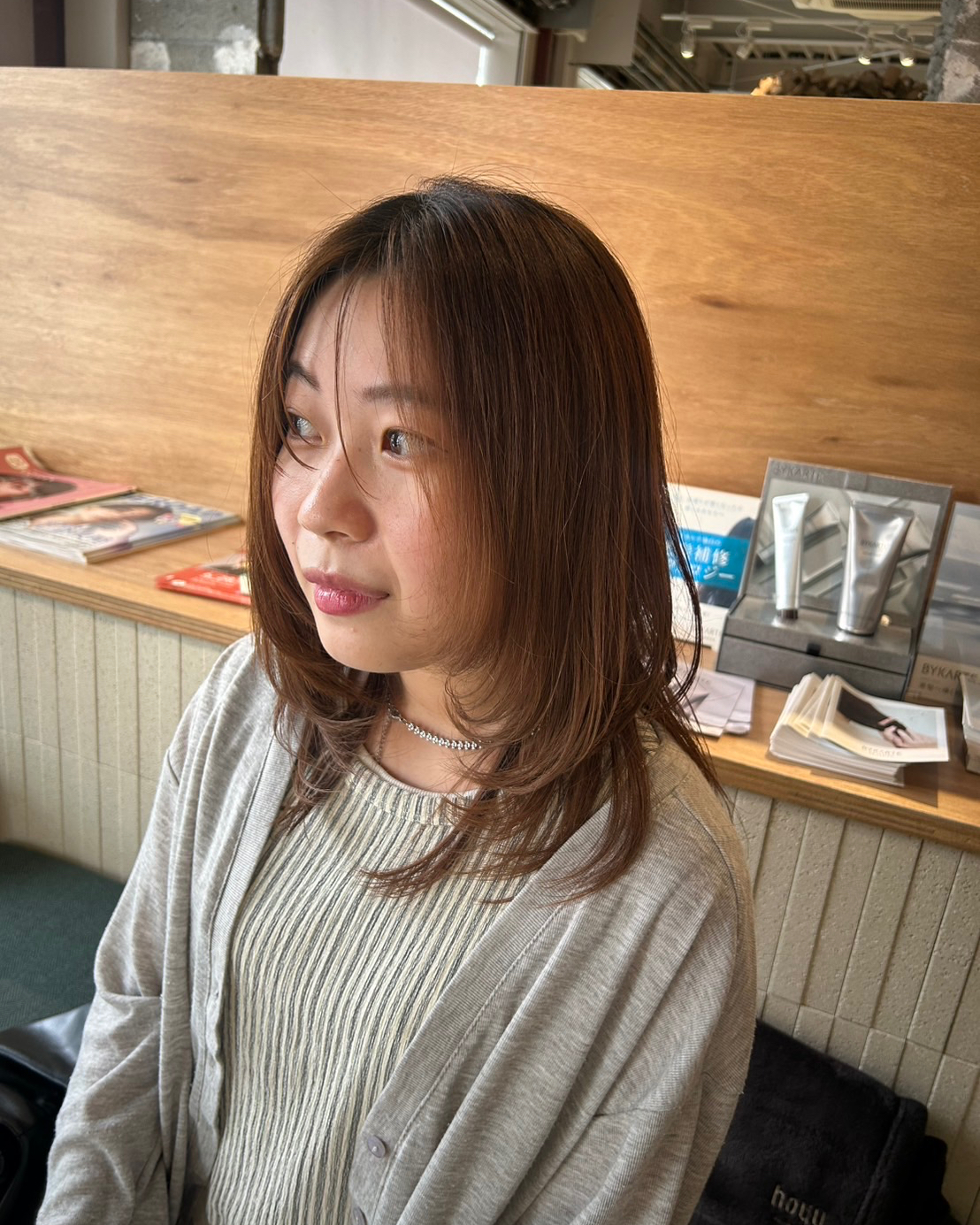 透明感カラーで軽やかツヤ髪